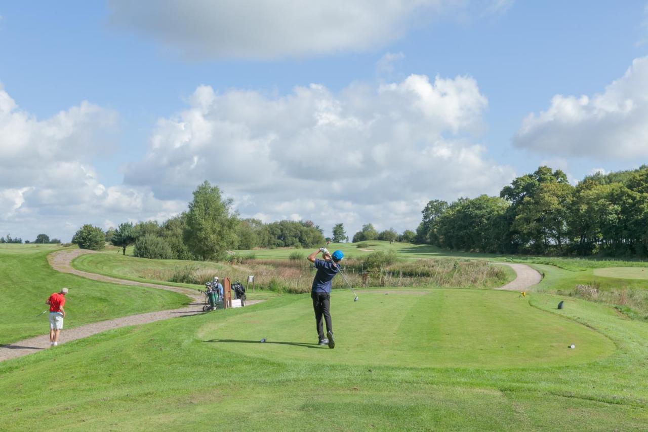 The Wiltshire Hotel, Golf And Leisure Resort Swindon Exteriör bild