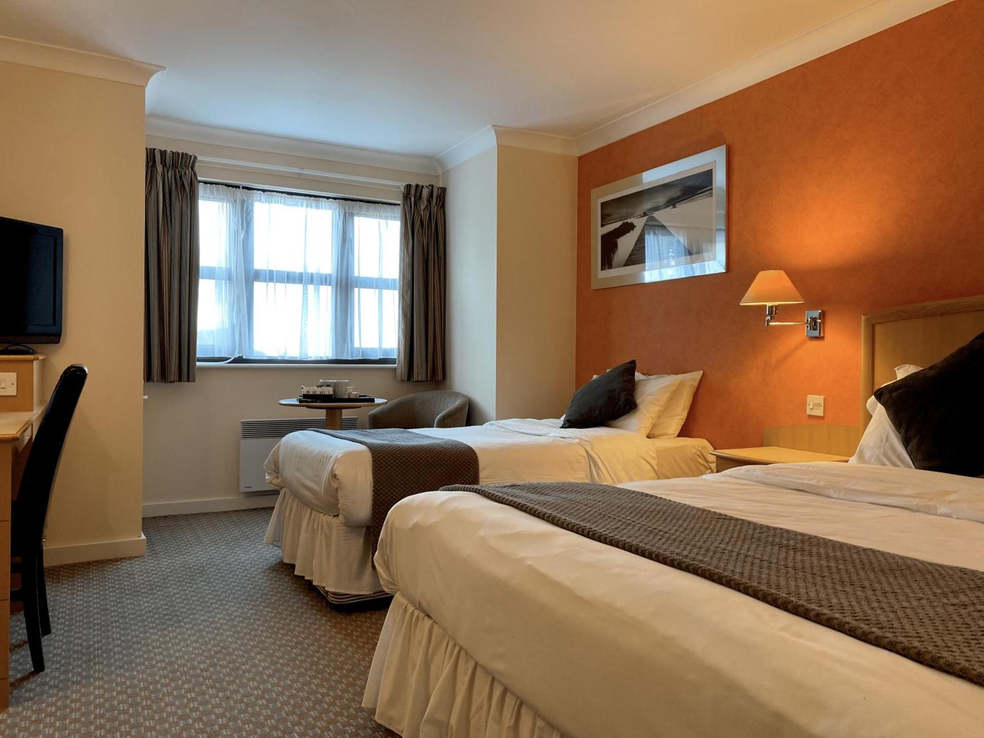 The Wiltshire Hotel, Golf And Leisure Resort Swindon Exteriör bild