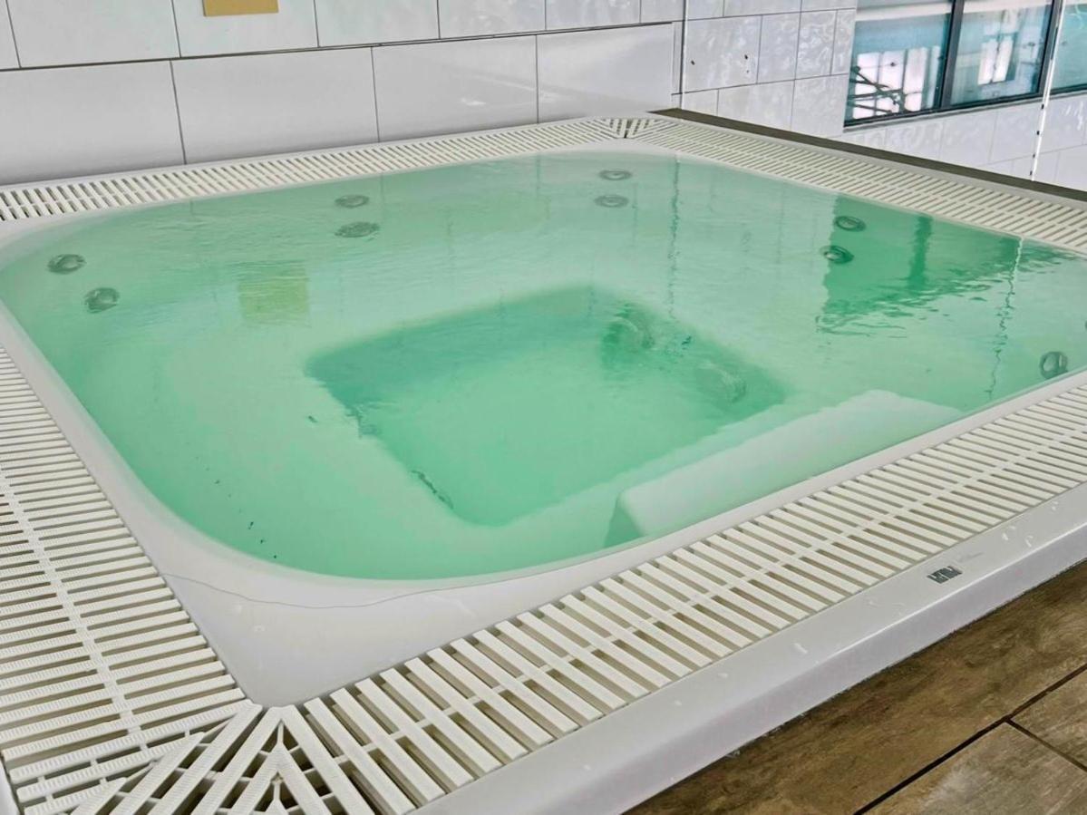 The Wiltshire Hotel, Golf And Leisure Resort Swindon Exteriör bild
