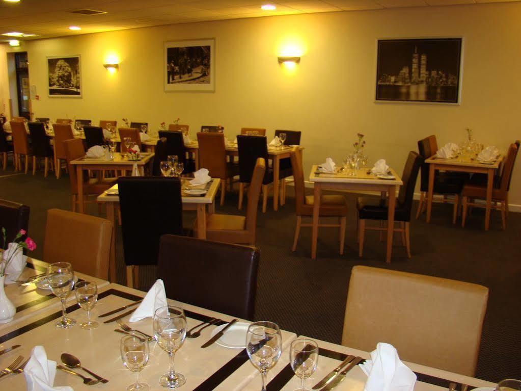 The Wiltshire Hotel, Golf And Leisure Resort Swindon Exteriör bild