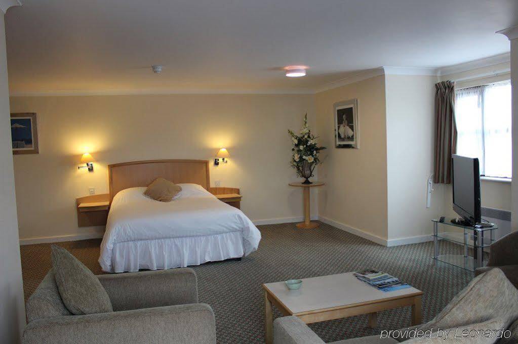 The Wiltshire Hotel, Golf And Leisure Resort Swindon Exteriör bild